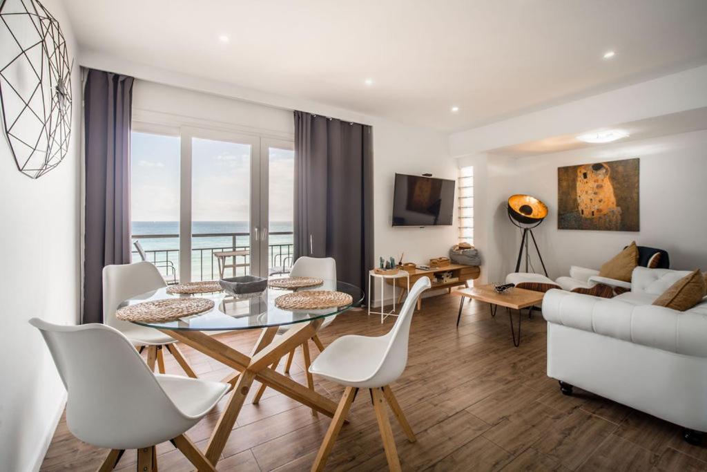 Beachfront Fuengirola Dreamin Apartment Bagian luar foto