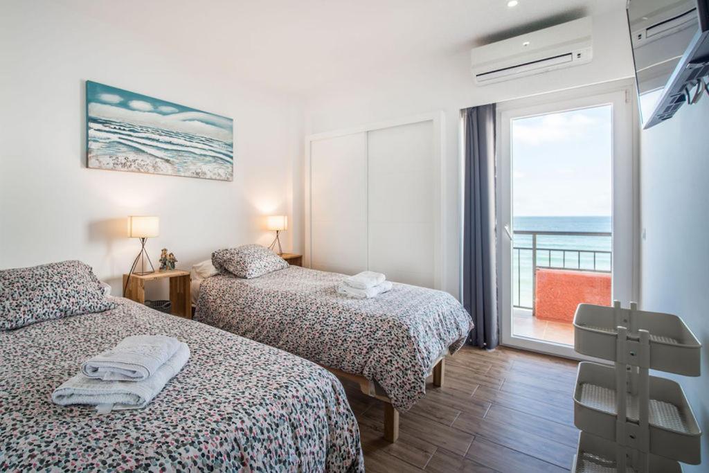 Beachfront Fuengirola Dreamin Apartment Bagian luar foto